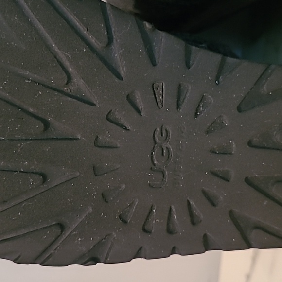 Ugg Classic Short Black Cosmos Sequins Shearling Boots Sz 9 Warm Winter Snow - Picture 13 of 15